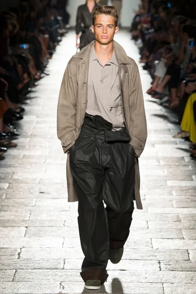 Look 22